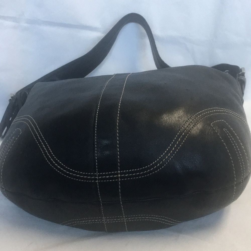 Coach leather shoulder bag for women in good